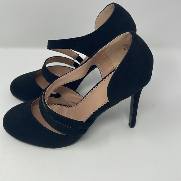 Journee Collection Women's Zeera Strappy Pumps - Picture 3 of 10